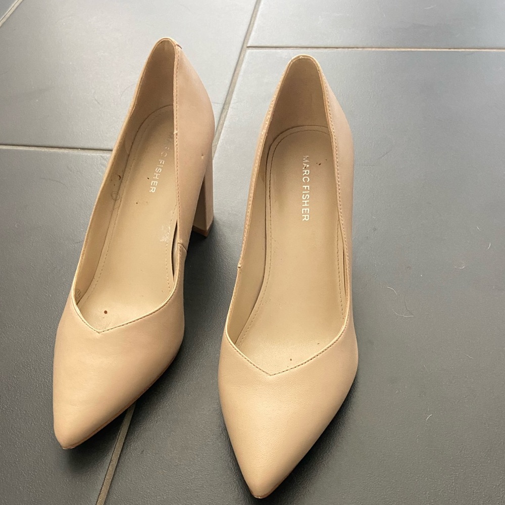 Marc Fisher size 8 1/2 nude pumps